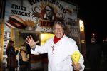 Heteren 2 december 2011
Emile Ratelband bakt friet in zijn mobiele snackbar bij de presenatie van de nieuwe porsche 911 bij porsche centrum gelderland.
Peter Smulders bv
