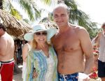Curacao 1 januari 2012
Erik de Vlieger met zijn vrouw op Zanzibar.
Peter Smulders bv