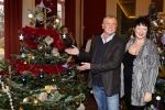 Amsterdam 8 december 2011
Bn ers tuigen kerstboom op voor het goede doel in artis. De aktie is mogelijk gemaakt door Sky radio. Evert Santegoeds en Wilma Nanninga
Peter Smulders bv