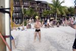 Curacao 29 december 2011
Jan Smit Nick en Simon en Kees Kwakman voetvolleyen tegen Frank de Boer Guido Albers en Edwin v d Sar op het strand van Lions dive. De artiesten winnen uiteindelijk met 4-1 in sets.
Peter Smulders bv