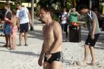 Curacao 29 december 2011
Jan Smit Nick en Simon en Kees Kwakman voetvolleyen tegen Frank de Boer Guido Albers en Edwin v d Sar op het strand van Lions dive. De artiesten winnen uiteindelijk met 4-1 in sets.
Peter Smulders bv
