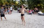 Curacao 29 december 2011
Jan Smit Nick en Simon en Kees Kwakman voetvolleyen tegen Frank de Boer Guido Albers en Edwin v d Sar op het strand van Lions dive. De artiesten winnen uiteindelijk met 4-1 in sets.
Peter Smulders bv