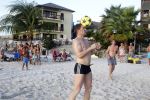 Curacao 29 december 2011
Jan Smit Nick en Simon en Kees Kwakman voetvolleyen tegen Frank de Boer Guido Albers en Edwin v d Sar op het strand van Lions dive. De artiesten winnen uiteindelijk met 4-1 in sets.
Peter Smulders bv
