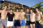 Curacao 29 december 2011
Jan Smit Nick en Simon en Kees Kwakman voetvolleyen tegen Frank de Boer Guido Albers en Edwin v d Sar op het strand van Lions dive. De artiesten winnen uiteindelijk met 4-1 in sets.
Peter Smulders bv