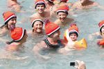 Curacao 1 januari 2011
Gerard Joling doet mee met de traditionele nieuwjaarsduik bij zanzibar.
Peter Smulders bv