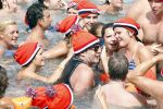Curacao 1 januari 2011
Gerard Joling doet mee met de traditionele nieuwjaarsduik bij zanzibar.
Peter Smulders bv