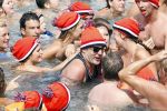 Curacao 1 januari 2011
Gerard Joling doet mee met de traditionele nieuwjaarsduik bij zanzibar.
Peter Smulders bv