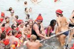 Curacao 1 januari 2011
Gerard Joling doet mee met de traditionele nieuwjaarsduik bij zanzibar.
Peter Smulders bv