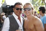 Curacao 7 januari 2012
Gerard Joling opnames videoclip op zanzibar. Patty Brard doet de regie. Gerard met een mannelijke fan
Peter Smulders bv