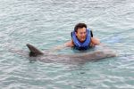 Curacao 8 januari 2011
Gerard Joling Patty Brard en Romy Omtzigt zwemmen bij de dolphin academy
bij seaquarium met dolfijnen.
Peter Smulders bv