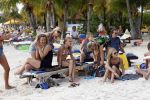 Curacao 31 december 2011
Helen de Boer de vrouw van Frank de Boer smeert dochter in.
Peter Smulders bv