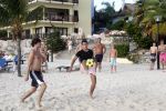 Curacao 29 december 2011
Jan Smit Nick en Simon en Kees Kwakman voetvolleyen tegen Frank de Boer Guido Albers en Edwin v d Sar op het strand van Lions dive. De artiesten winnen uiteindelijk met 4-1 in sets.
Peter Smulders bv