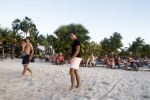 Curacao 29 december 2011
Jan Smit Nick en Simon en Kees Kwakman voetvolleyen tegen Frank de Boer Guido Albers en Edwin v d Sar op het strand van Lions dive. De artiesten winnen uiteindelijk met 4-1 in sets.
Peter Smulders bv