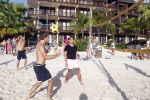 Curacao 29 december 2011
Jan Smit Nick en Simon en Kees Kwakman voetvolleyen tegen Frank de Boer Guido Albers en Edwin v d Sar op het strand van Lions dive. De artiesten winnen uiteindelijk met 4-1 in sets.
Peter Smulders bv