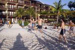 Curacao 29 december 2011
Jan Smit Nick en Simon en Kees Kwakman voetvolleyen tegen Frank de Boer Guido Albers en Edwin v d Sar op het strand van Lions dive. De artiesten winnen uiteindelijk met 4-1 in sets.
Peter Smulders bv