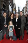 Amsterdam 7 december 2011
Premiere van het gordijnpaleis in Tuschinski. Leontine Borsato met Dana Goldberg  Norbert ter Hall en Robert Alberdinck Thijm en Raymond Thiry
Peter Smulders bv