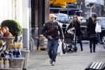 Amsterdam 24 december 2011
Marc Marie Huybregts doet boodschappen op de cornelis schuytstraat en fietst daarna naar huis.
Peter Smulders bv