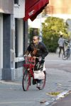 Amsterdam 24 december 2011
Marc Marie Huybregts doet boodschappen op de cornelis schuytstraat en fietst daarna naar huis.
Peter Smulders bv