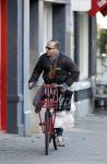 Amsterdam 24 december 2011
Marc Marie Huybregts doet boodschappen op de cornelis schuytstraat en fietst daarna naar huis.
Peter Smulders bv