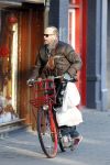 Amsterdam 24 december 2011
Marc Marie Huybregts doet boodschappen op de cornelis schuytstraat en fietst daarna naar huis.
Peter Smulders bv