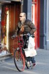 Amsterdam 24 december 2011
Marc Marie Huybregts doet boodschappen op de cornelis schuytstraat en fietst daarna naar huis.
Peter Smulders bv