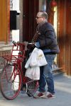 Amsterdam 24 december 2011
Marc Marie Huybregts doet boodschappen op de cornelis schuytstraat en fietst daarna naar huis.
Peter Smulders bv