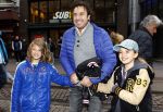 Amsterdam 7 december 2011
Marco Borsato met jada en Senna.
Peter Smulders bv