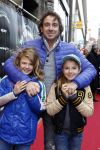 Amsterdam 7 december 2011
Premiere van het gordijnpaleis in Tuschinski. Marco Borsato met Senna en Jada
Peter Smulders bv