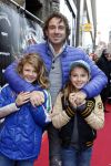 Amsterdam 7 december 2011
Premiere van het gordijnpaleis in Tuschinski. Marco Borsato met Senna en Jada
Peter Smulders bv