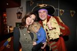 Tiel 08 Januari 2012
Premiere Piet Piraat 3D. Marielle Bastiaansen met zoontje Willem en Piet Piraat.
Peter Smulders bv