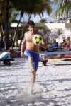 Curacao 29 december 2011
Jan Smit Nick en Simon en Kees Kwakman voetvolleyen tegen Frank de Boer Guido Albers en Edwin v d Sar op het strand van Lions dive. De artiesten winnen uiteindelijk met 4-1 in sets.
Peter Smulders bv
