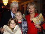 Amsterdam 22 december 2011
Premiere kerstcircus in carre. Paul v Vliet met vrouw en kleinkinderen
Peter Smulders bv