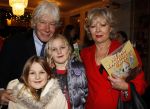 Amsterdam 22 december 2011
Premiere kerstcircus in carre. Paul v Vliet met vrouw en kleinkinderen
Peter Smulders bv