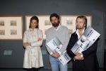 Amsterdam 15 december 2011
Reinout Oerlemans en Victor Reinier krijgen uit handen van prinses Marilene de platina film voor 400000 bezoekers voor Nova Zembla in het stedelijk museum.
Peter Smulders bv