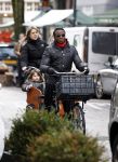 Amsterdam 17 december 2011
Regilio Tuur op de fiets in Amsterdam.
Peter Smulders bv