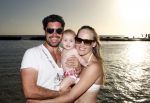 Curacao 2 januari 2011
Regina Romeijn met vriend Erdem en dochter Bardot opmambo beach.
Peter Smulders bv