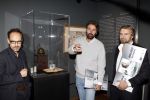 Amsterdam 15 december 2011
Reinout Oerlemans en Victor Reinier krijgen uit handen van prinses Marilene de platina film voor 400000 bezoekers voor Nova Zembla in het stedelijk museum.
Peter Smulders bv