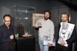 Amsterdam 15 december 2011
Reinout Oerlemans en Victor Reinier krijgen uit handen van prinses Marilene de platina film voor 400000 bezoekers voor Nova Zembla in het stedelijk museum.
Peter Smulders bv