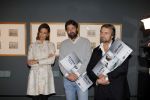 Amsterdam 15 december 2011
Reinout Oerlemans en Victor Reinier krijgen uit handen van prinses Marilene de platina film voor 400000 bezoekers voor Nova Zembla in het stedelijk museum.
Peter Smulders bv