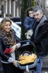 Amsterdam 13 december 2011
Ruud en Aafke deWild met zoon en baby Teddy aan het winkelen.
Peter Smulders bv