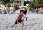 Curacao 29 december 2011
Jan Smit Nick en Simon en Kees Kwakman voetvolleyen tegen Frank de Boer Guido Albers en Edwin v d Sar op het strand van Lions dive. De artiesten winnen uiteindelijk met 4-1 in sets.
Peter Smulders bv