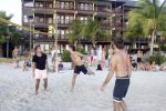 Curacao 29 december 2011
Jan Smit Nick en Simon en Kees Kwakman voetvolleyen tegen Frank de Boer Guido Albers en Edwin v d Sar op het strand van Lions dive. De artiesten winnen uiteindelijk met 4-1 in sets.
Peter Smulders bv
