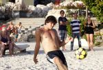 Curacao 29 december 2011
Jan Smit Nick en Simon en Kees Kwakman voetvolleyen tegen Frank de Boer Guido Albers en Edwin v d Sar op het strand van Lions dive. De artiesten winnen uiteindelijk met 4-1 in sets.
Peter Smulders bv