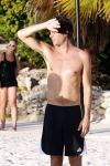 Curacao 29 december 2011
Jan Smit Nick en Simon en Kees Kwakman voetvolleyen tegen Frank de Boer Guido Albers en Edwin v d Sar op het strand van Lions dive. De artiesten winnen uiteindelijk met 4-1 in sets.
Peter Smulders bv