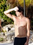 Curacao 29 december 2011
Jan Smit Nick en Simon en Kees Kwakman voetvolleyen tegen Frank de Boer Guido Albers en Edwin v d Sar op het strand van Lions dive. De artiesten winnen uiteindelijk met 4-1 in sets.
Peter Smulders bv