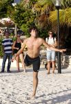 Curacao 29 december 2011
Jan Smit Nick en Simon en Kees Kwakman voetvolleyen tegen Frank de Boer Guido Albers en Edwin v d Sar op het strand van Lions dive. De artiesten winnen uiteindelijk met 4-1 in sets.
Peter Smulders bv