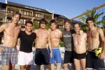 Curacao 29 december 2011
Jan Smit Nick en Simon en Kees Kwakman voetvolleyen tegen Frank de Boer Guido Albers en Edwin v d Sar op het strand van Lions dive. De artiesten winnen uiteindelijk met 4-1 in sets.
Peter Smulders bv