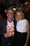 Hoorn 1 december 2011
Presentatie boek Sonja Bakker. haar vriend Jan ontvangt het eerste boek.
Peter Smulders bv