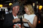 Hoorn 1 december 2011
Presentatie boek Sonja Bakker. haar vriend Jan ontvangt het eerste boek.
Peter Smulders bv
