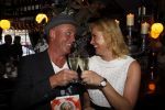 Hoorn 1 december 2011
Presentatie boek Sonja Bakker. haar vriend Jan ontvangt het eerste boek.
Peter Smulders bv